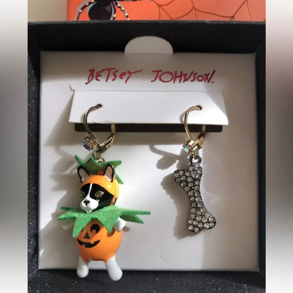 BETSEY JOHNSON Halloween Mismatched Dog in a Pumpkin & Sparkly Bone Earrings NWT - Picture 5 of 6
